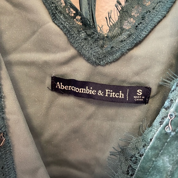 Abercrombie Velvet Top - Picture 3 of 3